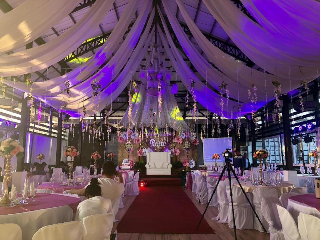 Hotel Dian Aparri Luaran gambar